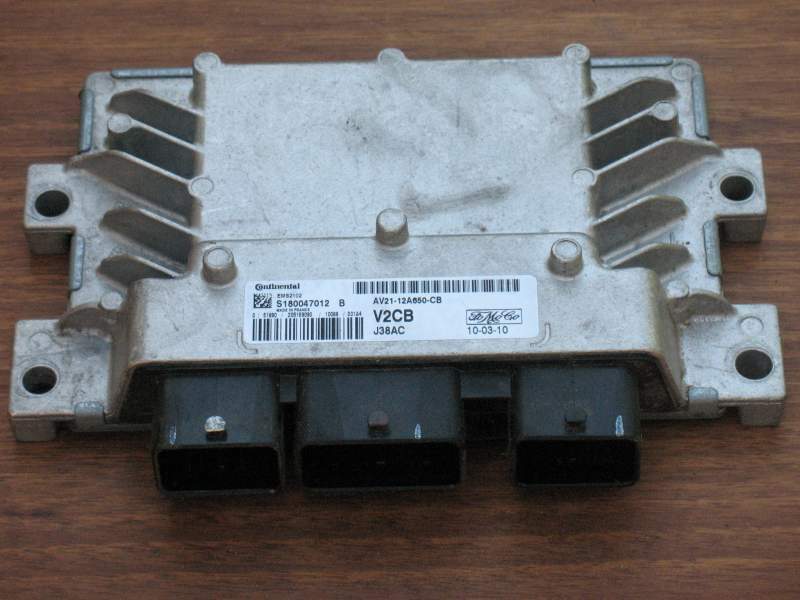 Ford Fiesta 1.25i ECU AV21-12A650-CB V2CB J38 AC S180047012B