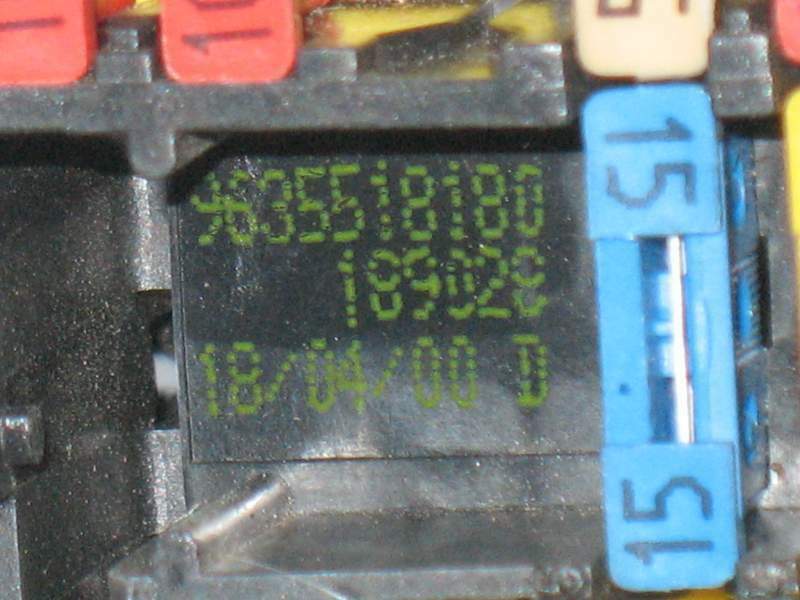 PEUGEOT / CITROEN INTERNO Fusebox 9635518180 / 9635518280