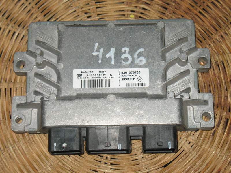 ECU RENAULT TWINGO II 1.2 S120202121A 8201076738 SIM32