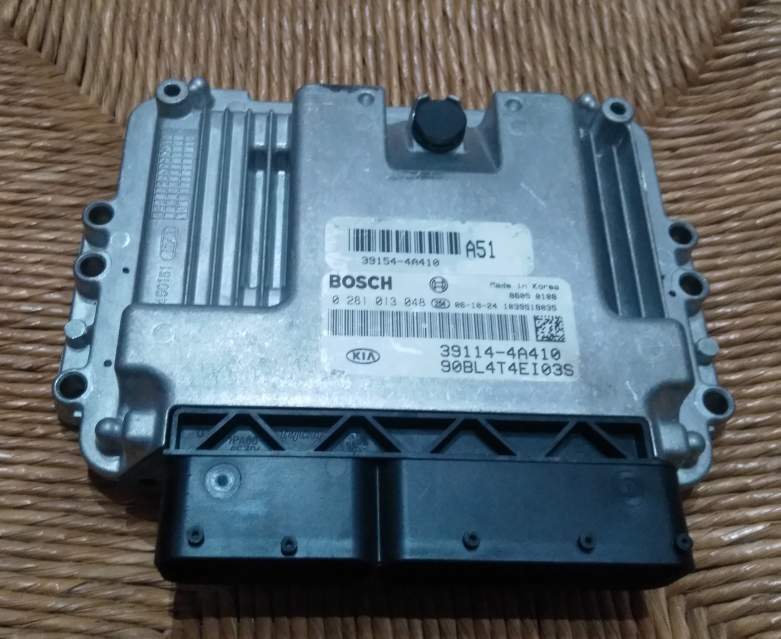 ECU CENTRALINA KIA SORENTO 2.5 CRDI 0281013048 39114-4A410 EDC 16C39-5.41