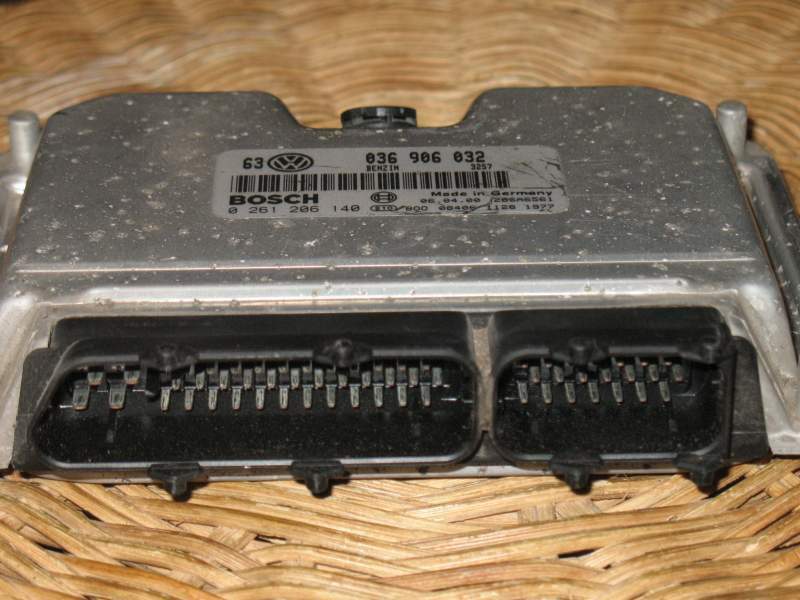 ECU VOLKSWAGEN GOLF BORA 1.4 BOSCH 0261206140 036 906 032 ME 7.5.10