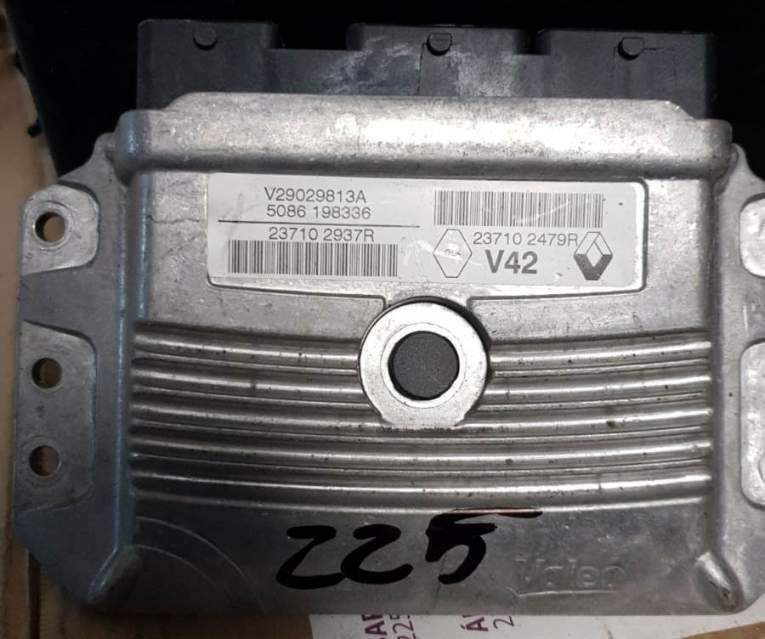 ECU DACIA SANDERO 237102937R V29029813A 237102479R V42