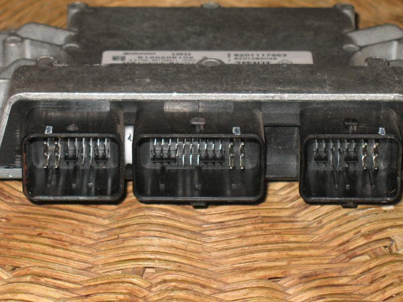 ECU S120205102A SIM32 DACIA SANDERO 8201117953 8201082039