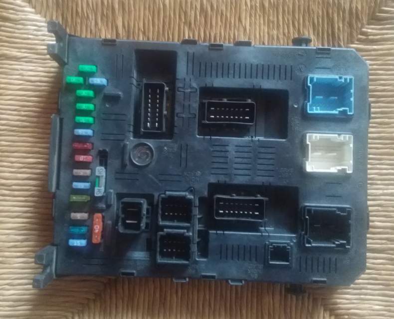 Body computer citroen peugeot 9661940180 BSI 2004 H02-01 010306
