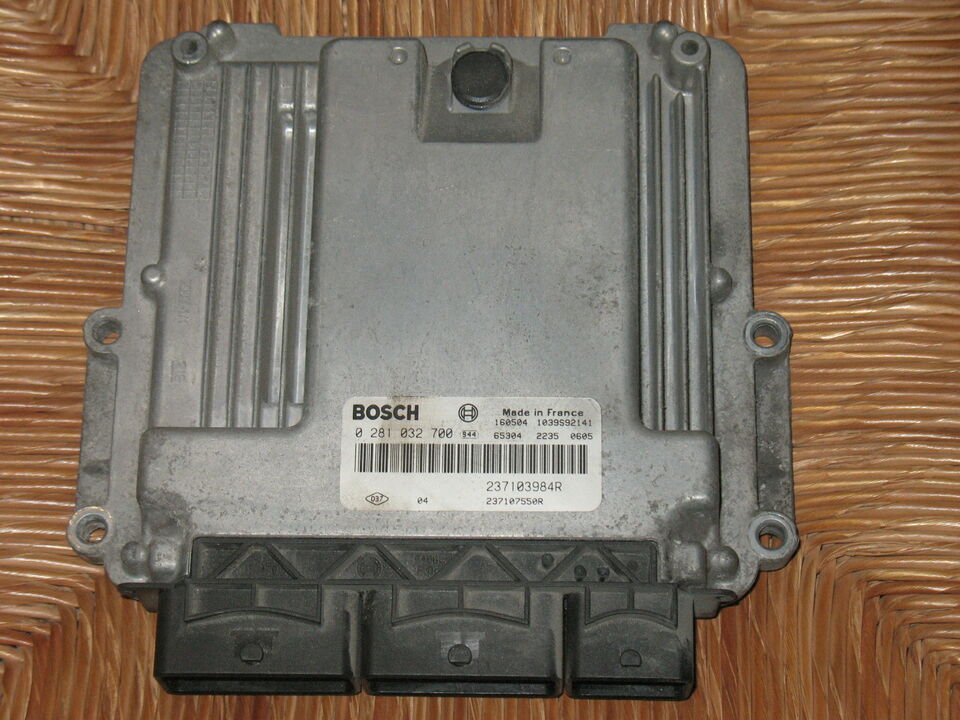 ECU RENAULT TRAFIC 0281032700 237103984R 237107550R EDC 17C42-3.52