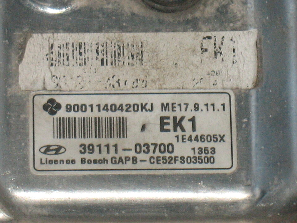 ECU HYUNDAI i20 39111-03700 3911103700 9001140420KJ ME17.9.11.1
