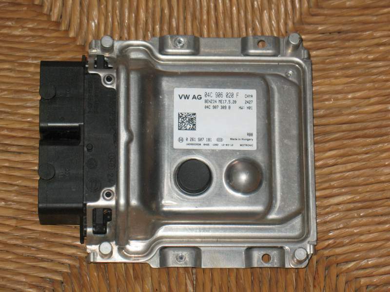 ECU CENTRALINA SEAT 0261S07181 04C906020F ME17.5.20 HW:H01