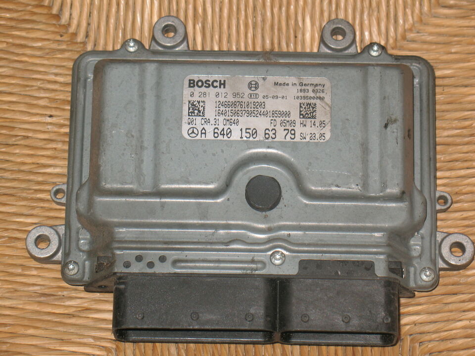 ECU MERCEDES 2.0 0281012952 A6401506379 Q01 CRA.31 OM640