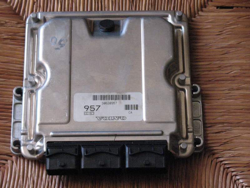 ECU VOLVO V40 S40 1.9 0281010441 HOM8200065996 EDC15C3