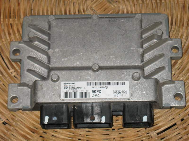 FORD FIESTA BJ 2010 9KPD AV21-12A650-CD EMS2102 S180047012D