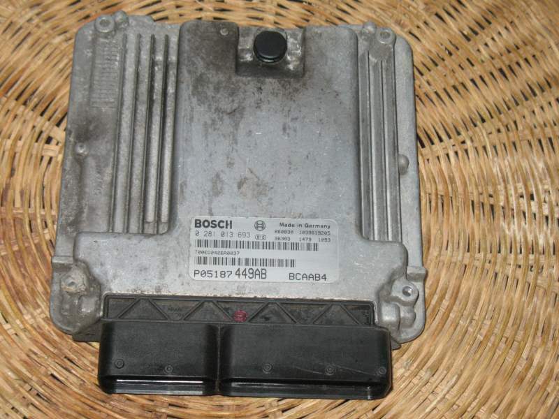 Chrysler Dodge Caliber 2.0 engine ECU 0281013693 P05187449AC