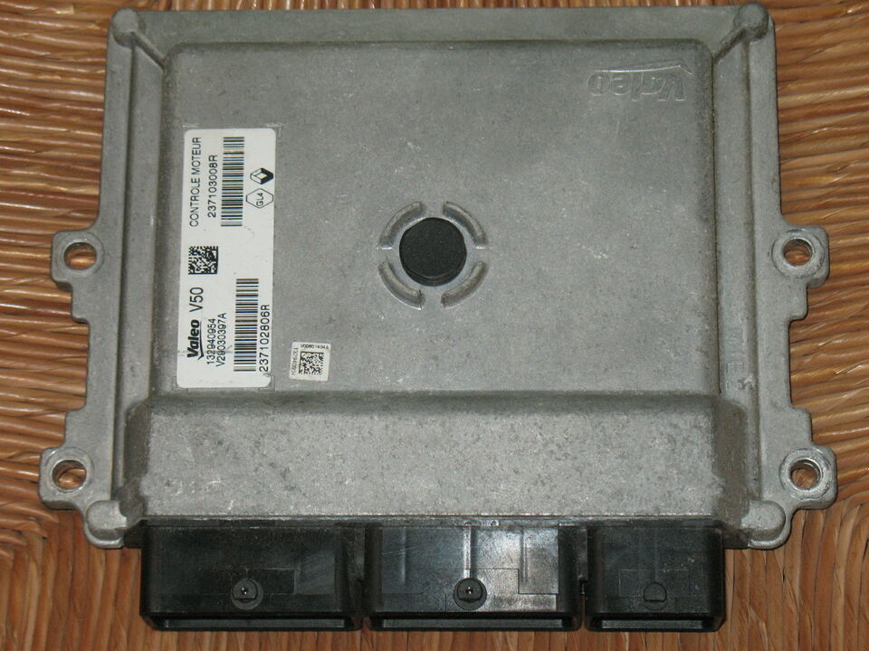 ECU Dacia Sandero II Clio III V29030397A 237103008R Valeo V50