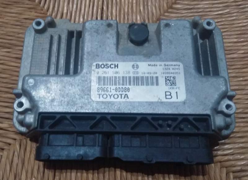 Ecu centralina toyota yaris 1.0 bosch 0261s06138 89661-0dd80 ME 7.9.52