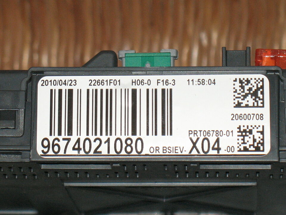 9674021080 PEUGEOT 207 CITROEN C3 BSI X04 FUSEBOX