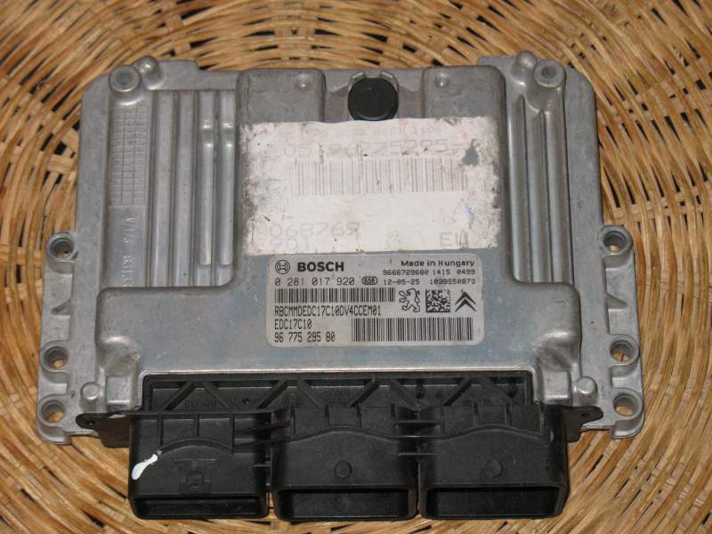 ECU PEUGEOT 208 9677529580 BOSCH 0281017920 EDC17C10