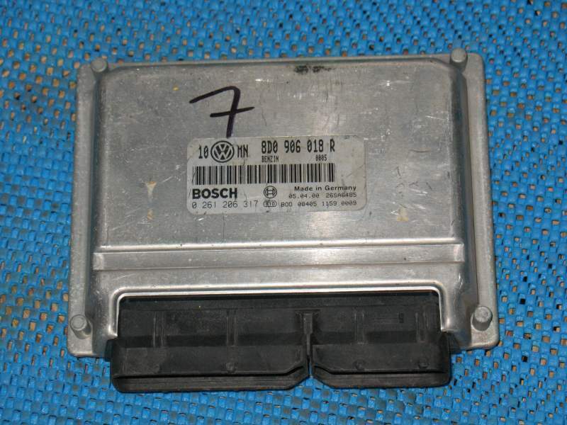 ECU VW PASSAT 1.8 8D0906018R 0261206317 ME7 5