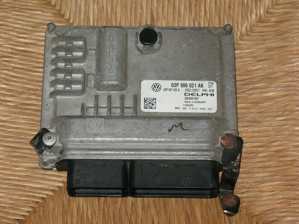 ECU VW VOLKSWAGEN POLO 6R 03P906021AK 03P907425A DCM3.7 28395187