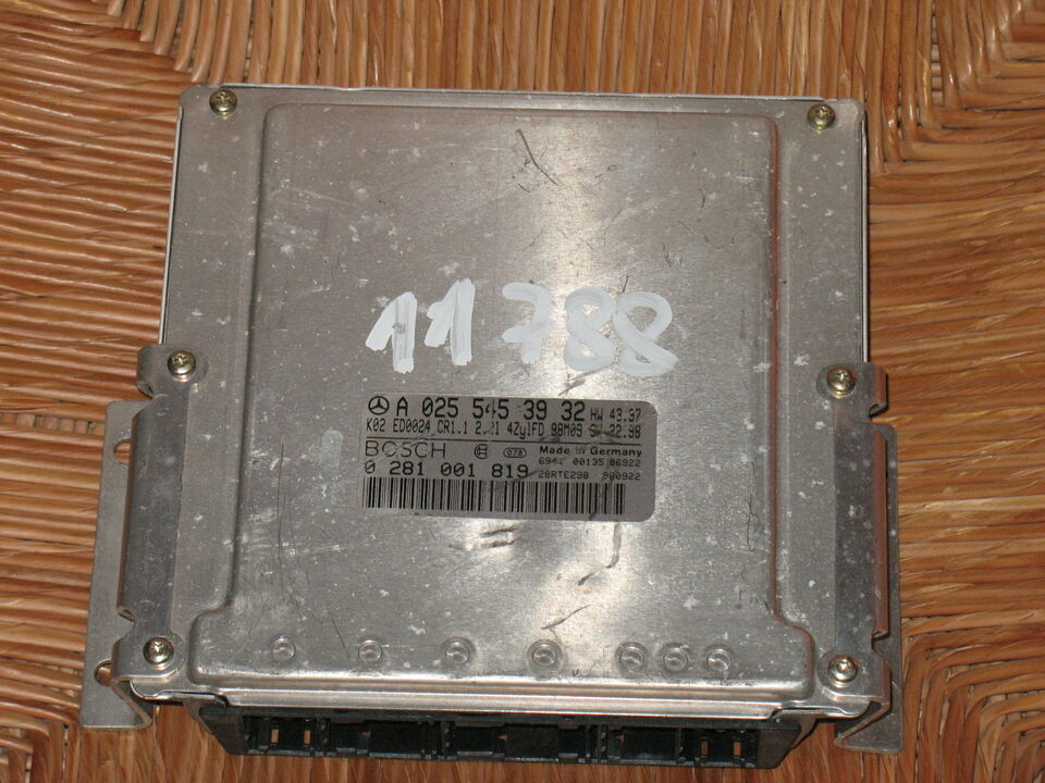 ECU MERCEDES E 220 CDi A0255453932 Bosch 0281001819 CR11 EDC 15C0