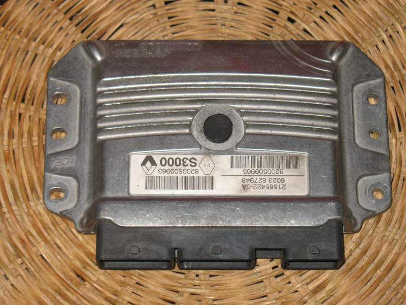 ECU RENAULT MEGANE 2.0 21585422-0A, 215854220A, 8200509965