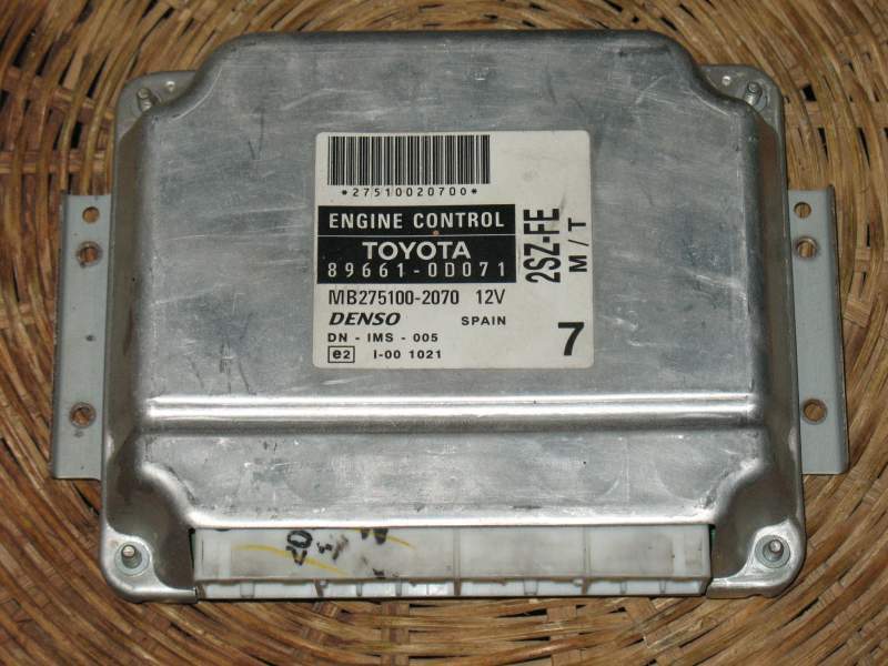 TOYOTA YARIS 1.3 ECU 2SZ-FE 896610D071 2SZFE 89661-0D071