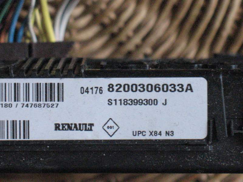 Renault Megane II 02 08 Fusebox Body x84 8200306033 S118399300