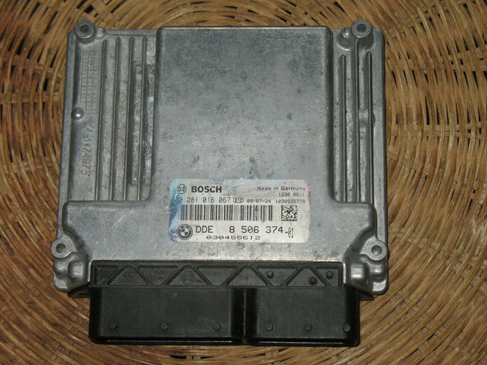 ECU BMW 3 Series 320D BOSCH 0281016067 DDE 8506374