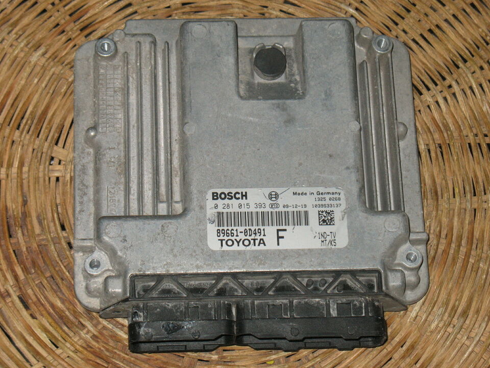 ECU CENTRALINA TOYOTA YARIS 1.4 D-4D 0281015393 89661-0D491 F