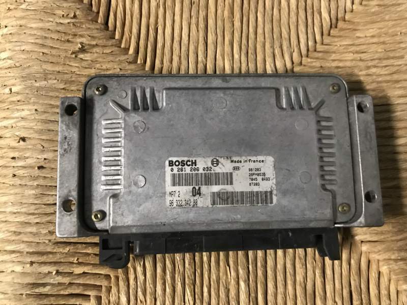 ECU PEUGEOT 206 1.6 BOSCH 0261206032 9633234280 MP7204