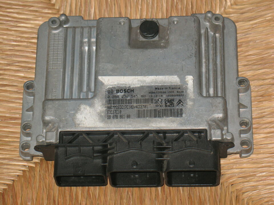 ECU CITROEN Peugeot 208 1.4 HDi 9807886180 0281030545 edc17c10